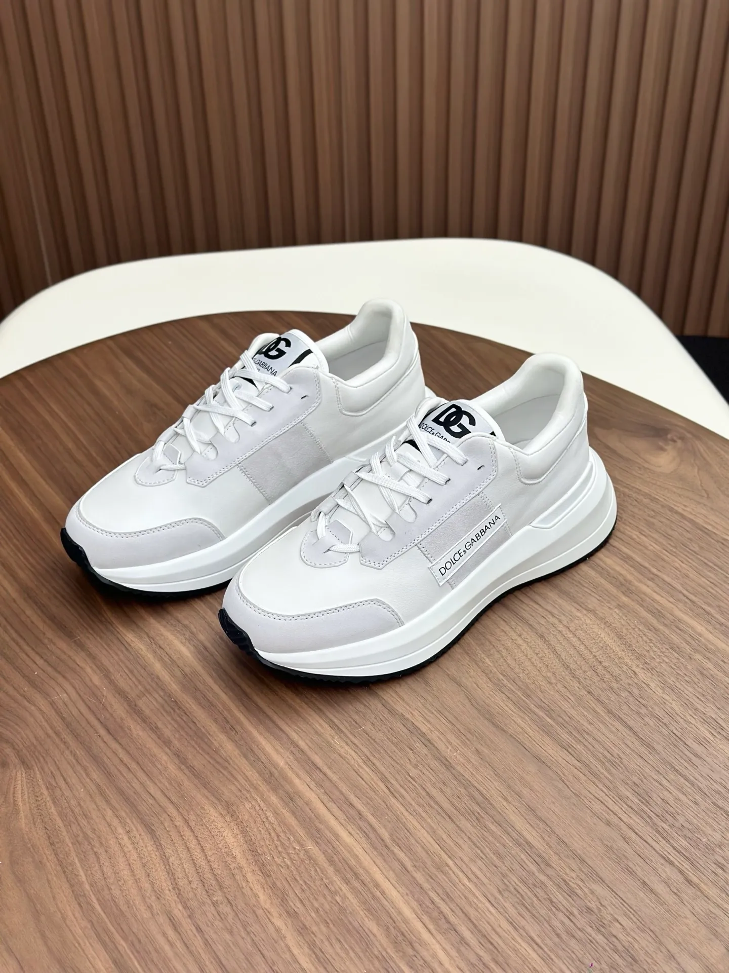 💰780••New arrivals••Dolce&Gabbana••DG✔️High-end men’s sports•casual shoes. Original goods from top counters. Original imported cowhide, multi-material splicing design ➕Imported cowhide lining, cowhide feet ➕Original TPR elastic outsole.  Size: 39-44 (38, 45 customized)